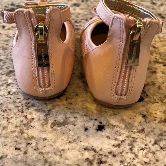 Girls Michael Kors Pink Flats - Picture 4 of 4